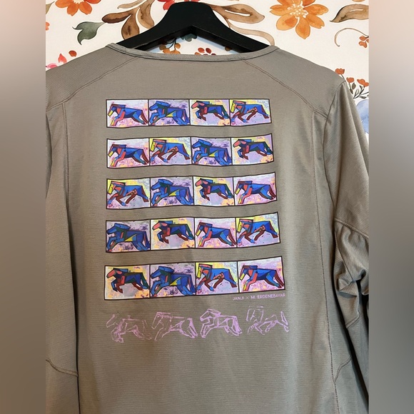 Janji Tops - Janji x M. Erdenebayar Women XXL/3XL Mocha Brown Long Sleeve Running Shirt Horse